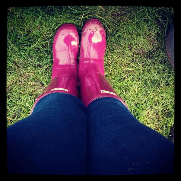 LJR1111's tweet photo. wellie weather! http://t.co/ArhRZwZxaQ