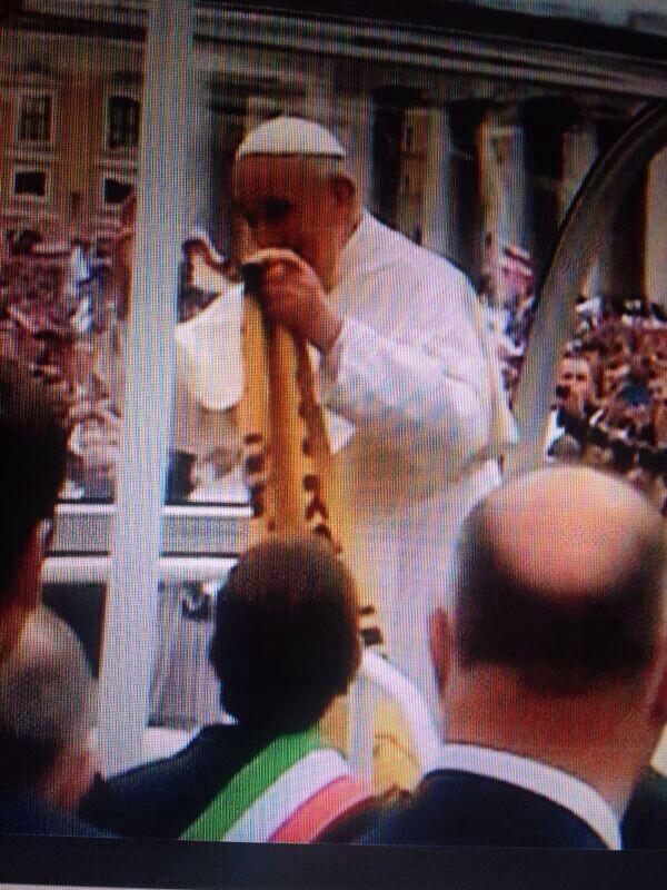 marco_sapo's tweet photo. #finchévivrò il Papa è ufficialmente mebro #bovisaTHECLUB #idolo #unodinoi #Santosubito http://t.co/U9fQvrgykT