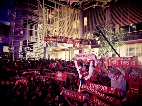 wayoverhere's tweet photo. Proud to be part of record-breaking MURI! No worries, @LFC #YNWA RT @BIGREDS_IOLSC: RT @IndonesiaGaruda: BigReds!! http://t.co/RFBUqWRL0Y