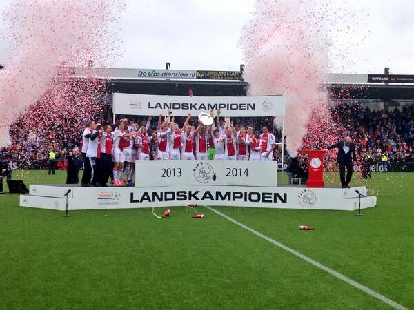 KNVB's tweet photo. De KNVB feliciteert Ajax met het landskampioenschap seizoen 2013/'14 #Eredivisie http://t.co/E7BCKMUONM