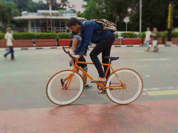 aditrawkz's tweet photo. #carfreeday at Bunderan Hotel Indonesia http://t.co/x2idRqerF6