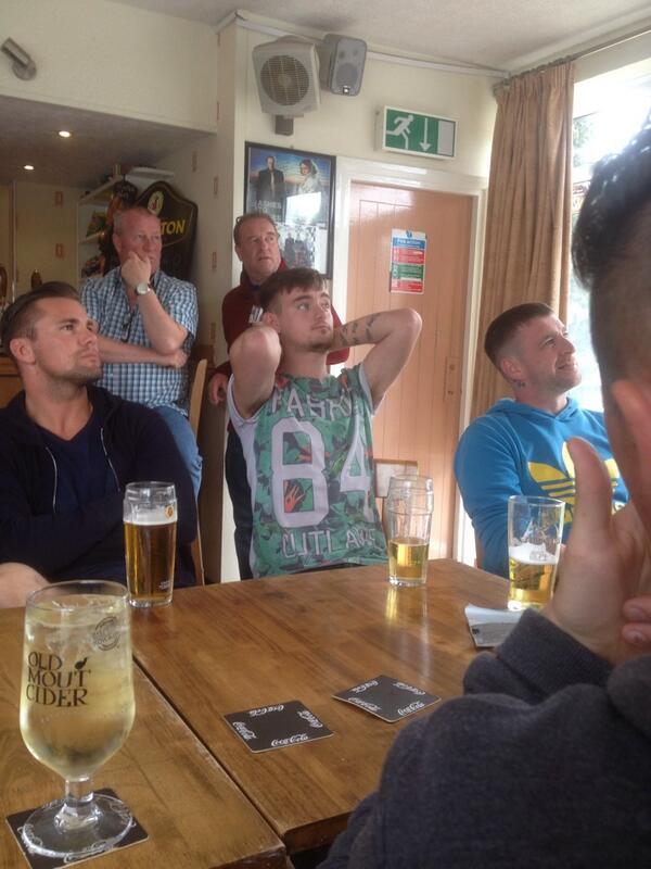 MUFCnut's tweet photo. @barngaffer @pezzaaa11 @10bradster10 Hahahaha #cunt #nextyearisyouryear http://t.co/5k8ES76jOY