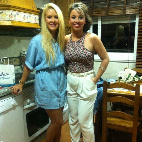 Nooelia91's tweet photo. Con mi rubia bella @MiiriiamMeriida  #sabadito #guapaeress http://t.co/8j5c2vIACV