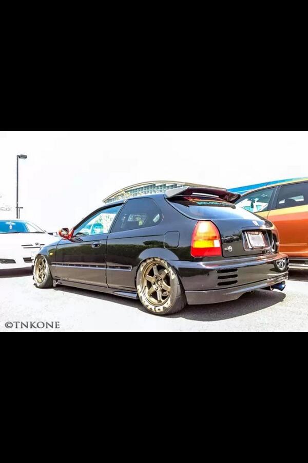 Drifting car tweet media