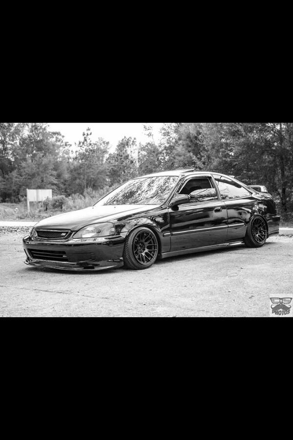 Drifting car tweet media