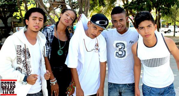 EstosTipos's tweet photo. Rueda la voz,somos -ESTOS TIPOS HIP HOP. Arte de la Arenosa para el mundo.https://t.co/cObOnnH921 http://t.co/pWQe86xjdZ