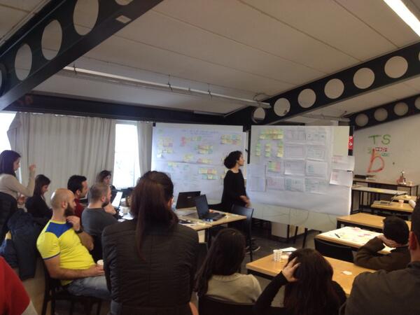 mustafadalci's tweet image. #uxweekend&apos;de gruplar tasarımlarını sunuyor. #ux