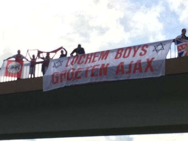 ajaxsupnl's tweet photo. Nederland viert feest!  RT @Jeroendrabbe: @AFCAjax @ajaxnetwerk #laren @lochem http://t.co/v6VW0Xjj8o