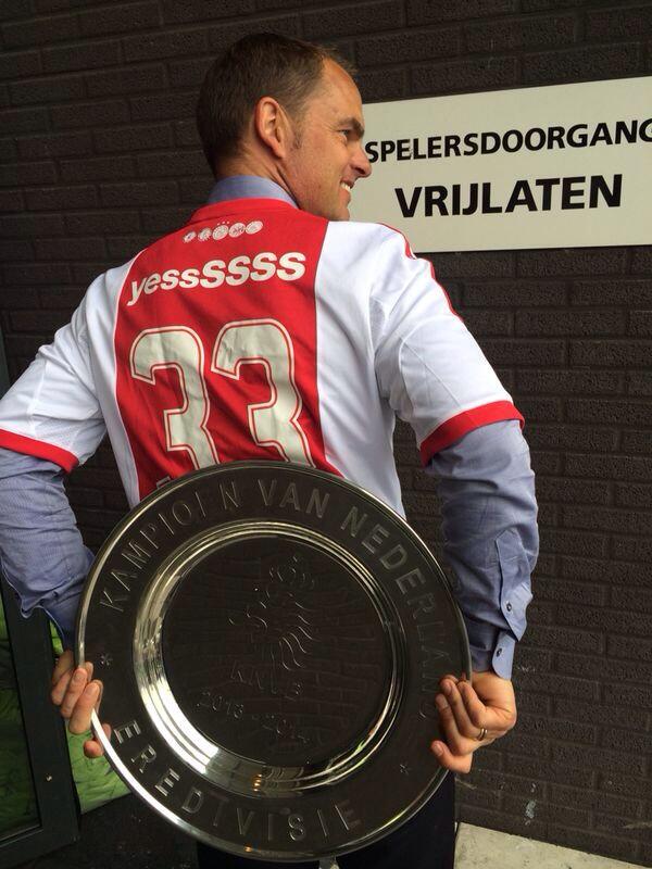 RdBoer1970's tweet photo. F: Trots op het winnen van de 4e schaal op rij. Complimenten voor het team en mijn hele staf.
AFCAjax #schaalfie http://t.co/uEzyNlESyN