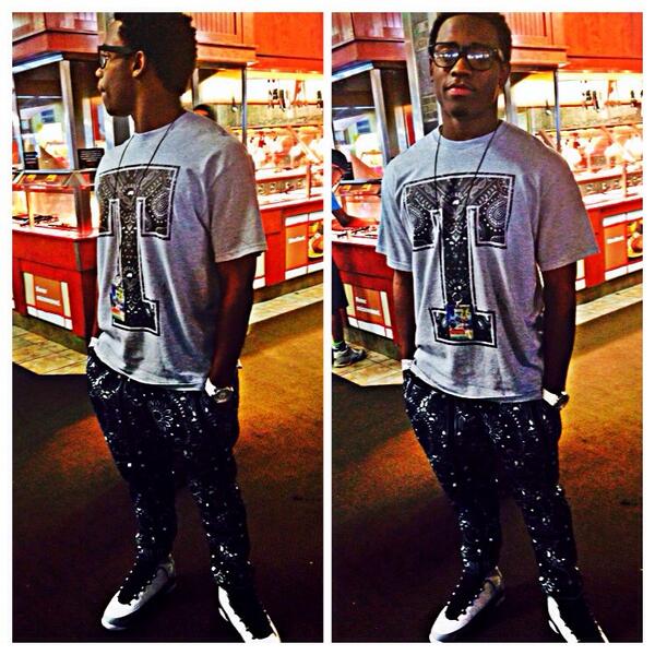 checkmystripes_'s tweet image. I&apos;m so smooth wit it 😏😎💯™ #gradbash2k14