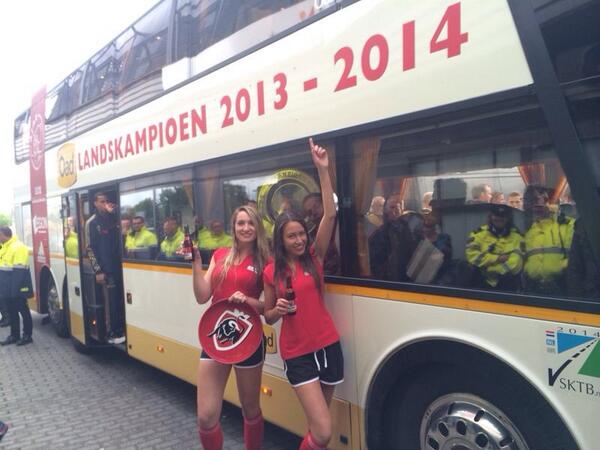 NGreeneyes8's tweet photo. "@AFCAjax: De kampioenen gaan richting Amsterdam! #33 #4oprij http://t.co/nlFd7wZnKg"