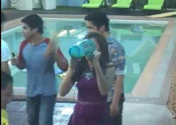 shizitscai's tweet image. "@.yulneck: anong #PBBscripted anong "i'll show my maturity" ha :))) http://t.co/e3NMC2txrd" Hahahahaha Alex pls