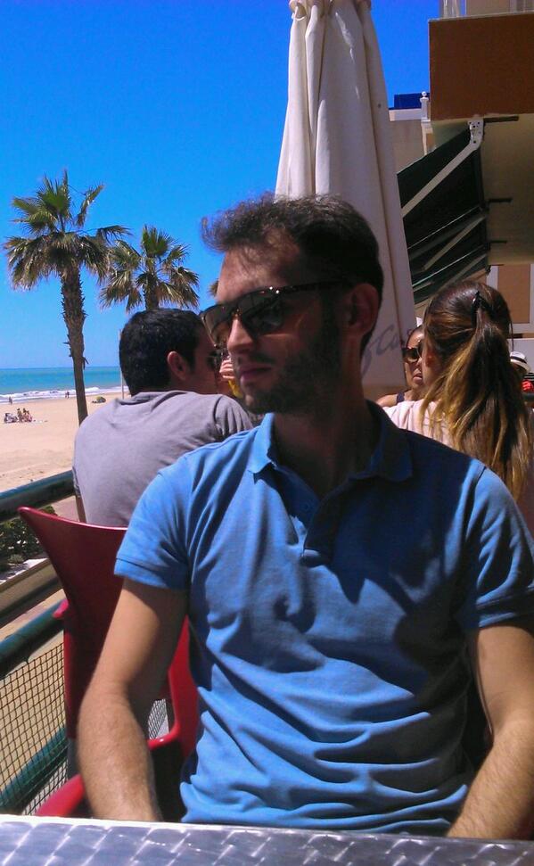 gema_hirei's tweet photo. Primer cuarto de siglo, tan guapo como siempre:-) @Danielbarpas http://t.co/4CplKPUOMr