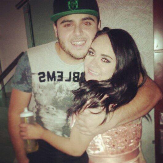 karen_yOl's tweet photo. bien cuajada, el complace a su fan malacopa gracias =) http://t.co/7tOsTSzY0E