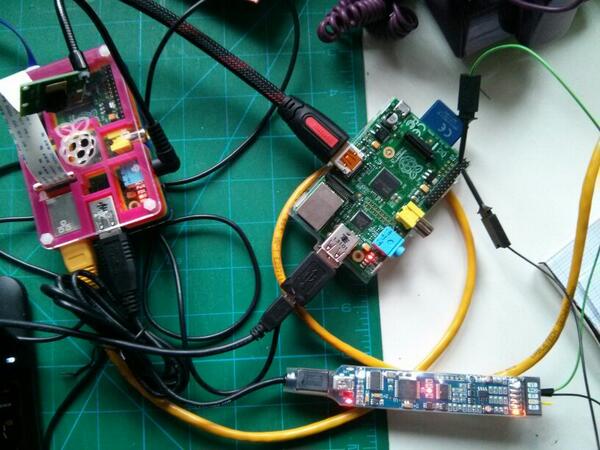 rdhayler's tweet image. Using @Raspberry_Pi  with #bitscope to measure waveforms from 2nd Pi. Goes to show you can never have too many Pis!