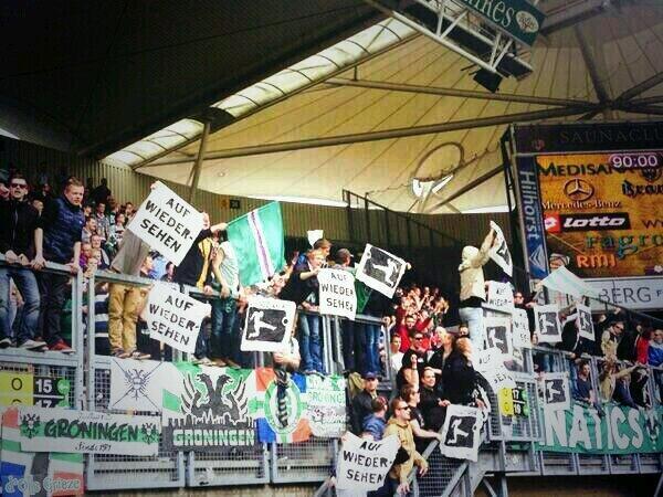AwaydaysNL's tweet photo. Groningen-supporters met Duitse teksten, gericht op de Roda JC-supporters. #rodgro http://t.co/qKVA7V8TTv
