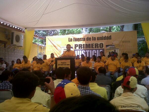 100UdistasBol's tweet photo. Derecho de palabra de nuestro Sec. Juvenil @ortaj en la Convención Nacional Juvenil #PrimeroJustica #JuventudPJ http://t.co/VcMEDpEQdG