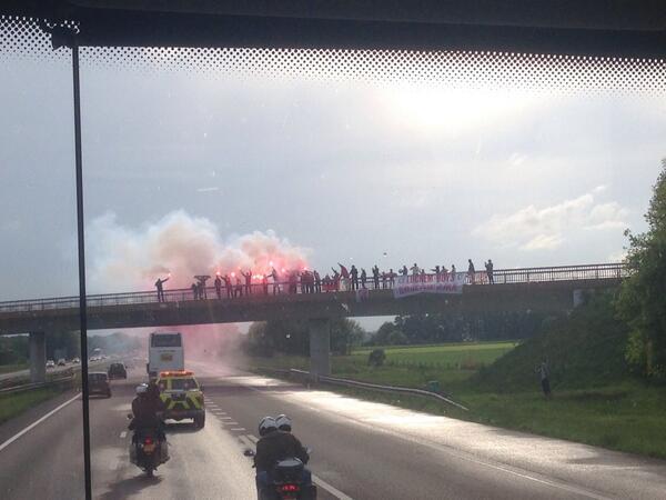 ajaxmuseumNL's tweet photo. Ook in Overijssel veel Ajax fans. Mooi om te zien! #4oprij #herAJA @mennogeelen: #AJAX http://t.co/VEZ9sLzGfS