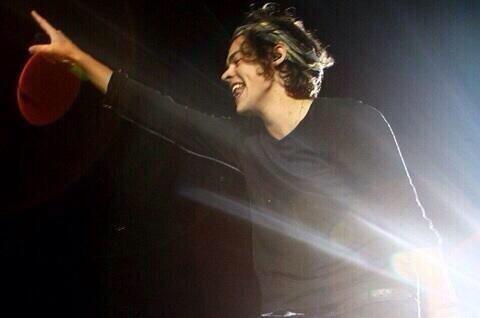 SHADESOFM3's tweet photo. Harry on stage in Bogotá, Colombia! (25-04-14) http://t.co/6HeZDQFg6E