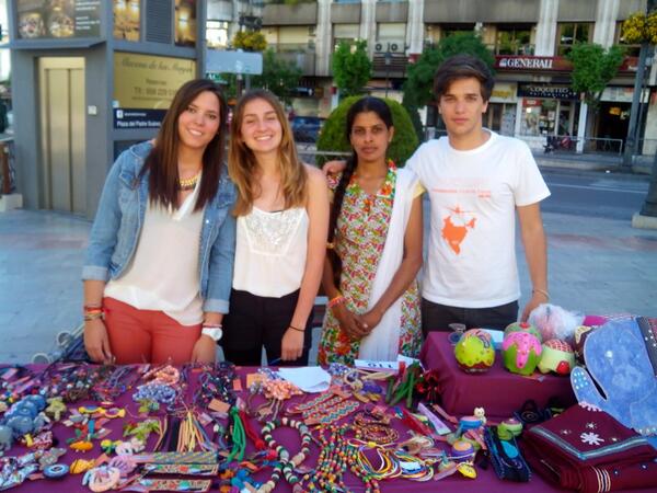 KzyuuuETH's tweet photo. @FVICENTEFERRER @correanantapur mercadillo los mas guapos! http://t.co/zEnJmr0BCM