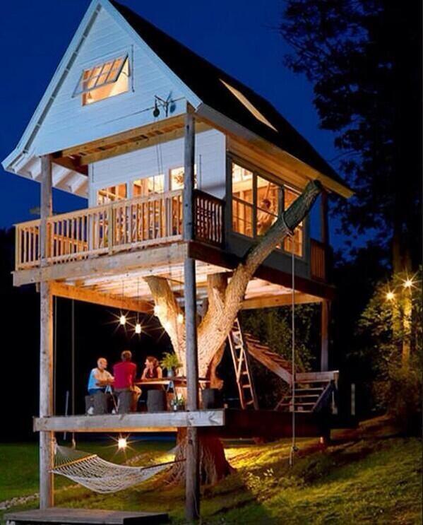 BILLlONAlRE's tweet photo. Retweet if you wanted a treehouse like this as a kid (and still do) http://t.co/0JUjLCynCU