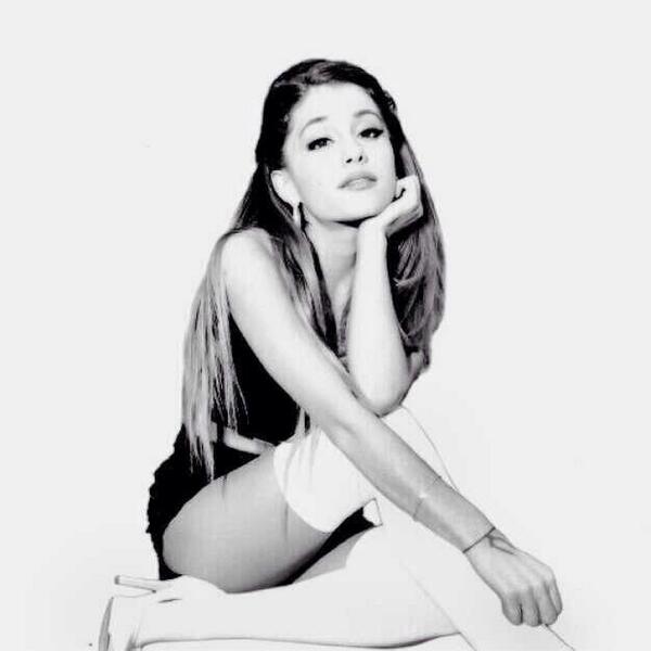 chokemeariana's tweet image. #PreOrderProblemOniTunes #ProblemAtMidnight 
smarturl.iT/ArianaProblemiT