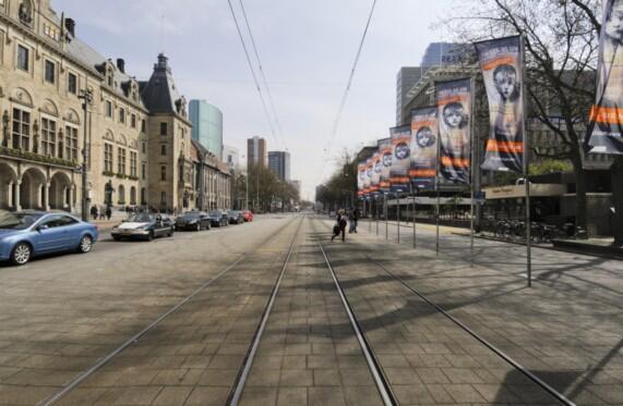 ajaxmuseumNL's tweet photo. Ondertussen op de Coolsingel. #AJAX #huldiging #feycam #4oprij RT http://t.co/25ETZHiL9I