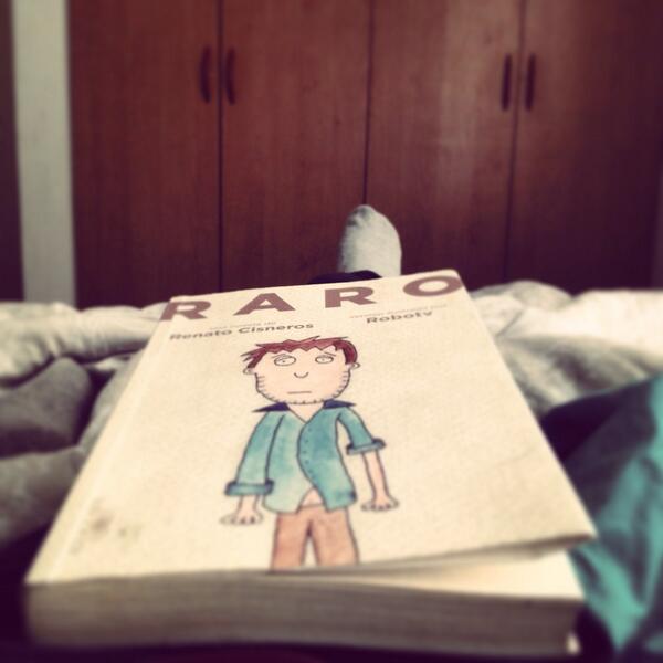 Nicoleyi19's tweet photo. No somos raros, pero nos sentimos así ... #domingo #lectura #libroraro #novela #renato #cisneros #robotv #alfaguara http://t.co/zwXL4CLeph