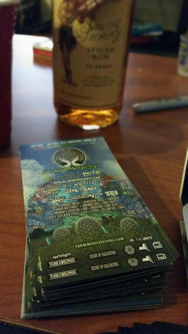 toddly_t's tweet photo. Do you like music?  Do you like to party? check out @FARMFESTmusic http://t.co/wSW1Ofqrr1