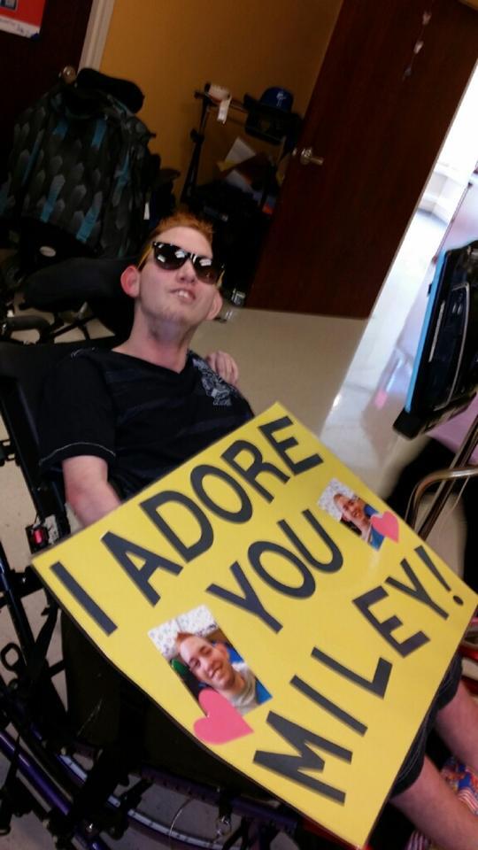 SayHiToBrandon's tweet photo. When at the hospital we got this pic from his mom.  Him @ a @MileyCyrus concert a few weeks ago. #mileysayhitobrandon http://t.co/UBe8rYXSMg