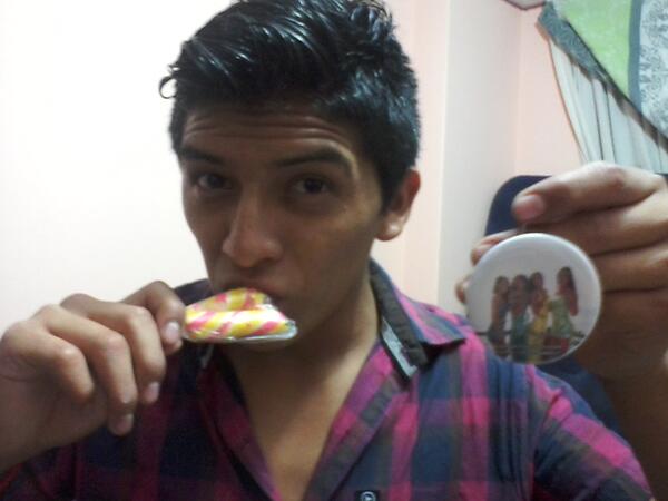 jesusmed94's tweet photo. @tililozano  @jazminpinedo  @RubioMaricris  @LasVengadoras1  uuUuu que rica noche la de ayer con mis amorees :D http://t.co/taXBD4TtzX