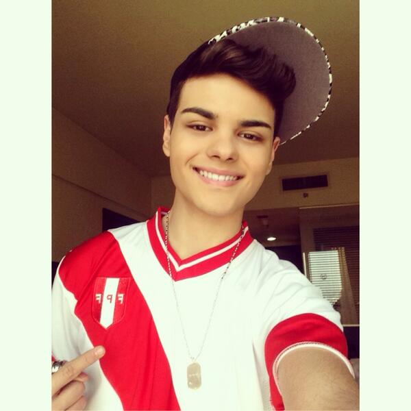 AbrahamMateo's tweet photo. Ole los colores de esta camiseta! <3 Gracias por el detallazo!!! I LOVE IT AND I LOVE U PERÚ #GranPaís #Perú http://t.co/MNqNANWlOE