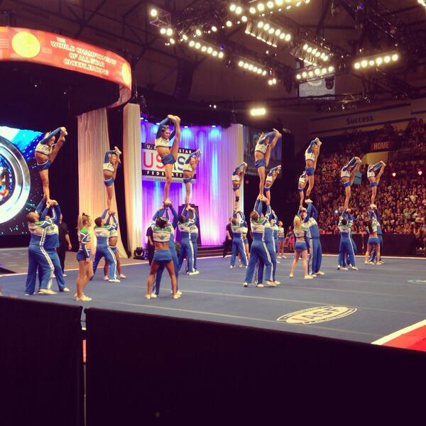 discoverCHEER's tweet photo. WOW Stingray Steel! 💚💙 #Worlds2014 http://t.co/i2JrvTOeQw