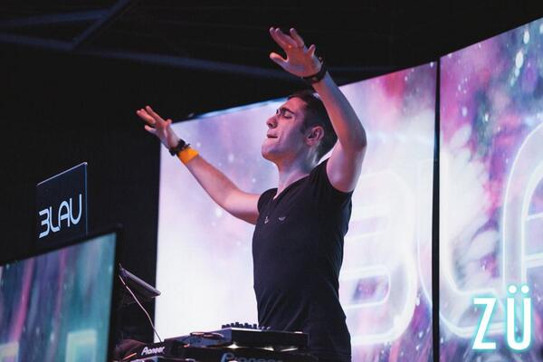 ZuEvents's tweet image. .@3LAU hits @LimaDC THIS THURSDAY!  on.fb.me/1fj9j9q @lessthan3 #EDM #EDMFamily #DC #eletromusic #festival