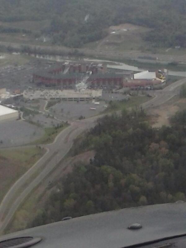 ScenicHeliRides's tweet photo. Scenic Customer Josh says Hi from the Sky!   # flyscenic. #itsagreatdayforahelicopterride! http://t.co/Uk0vwSPIOE