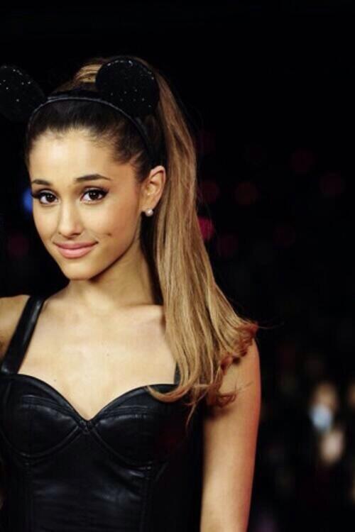 DayDreamLikeAri's tweet image. She slayed. 
#PreOrderProblemOniTunes 
#ProblemOutTonight 
smarturl.it/ArianaProblemiT