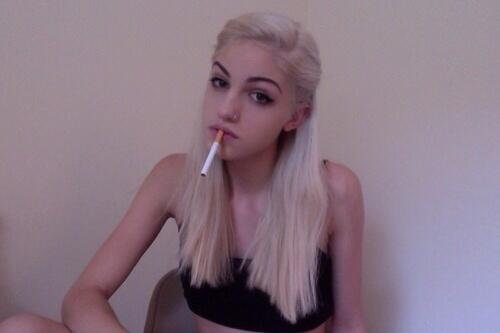 scarlettanggdr's tweet photo. “i brividi ogni volta che mi tocca” http://t.co/u8JSryCErV