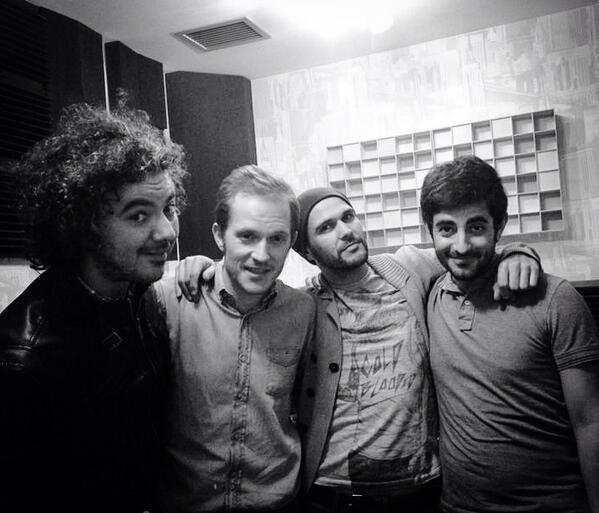 Coros terminados! Qué tiemble #Queen 
Feliz entrada de semana chavalada!