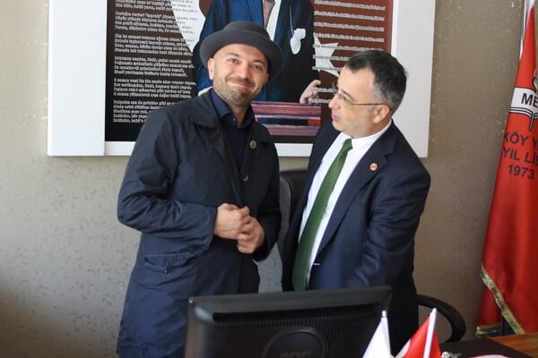 <a href="/Ceyhunyilmaz/">Ceyhun Yılmaz</a> ı okulumuzda görmek isteyenler RT...