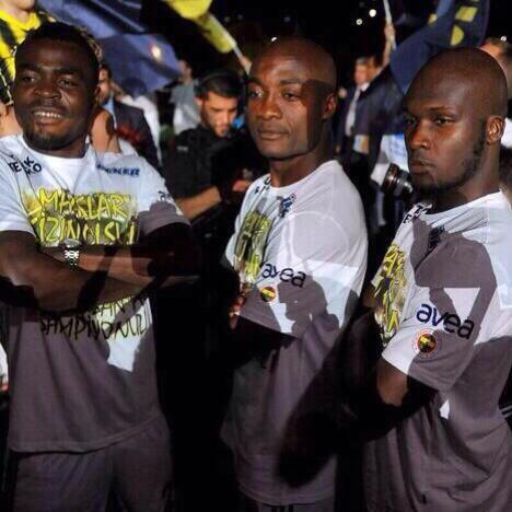 Bitirim 3'lüden Şampiyonluk Selfie'si
~