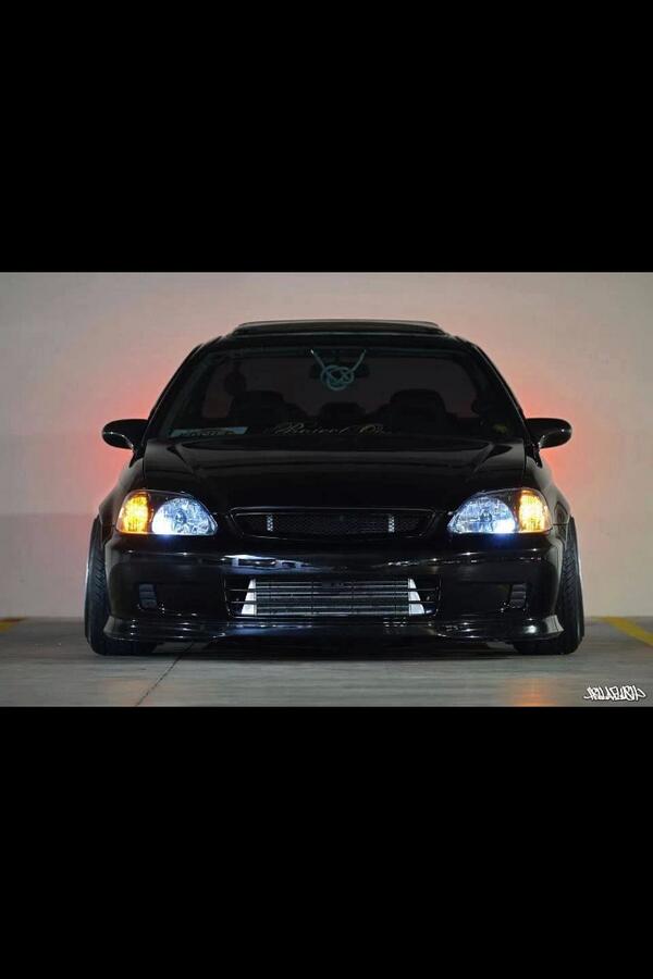 Drifting car tweet media