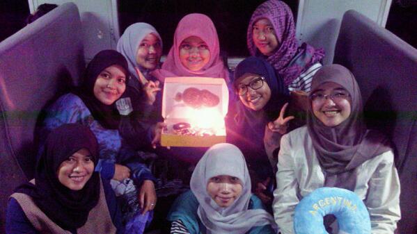 ArchitectureUPI's tweet image. Kereta Kahuripan Bandung-Solo , 28 April 14 02:30. Happy 21st birthday @annisarachmans !