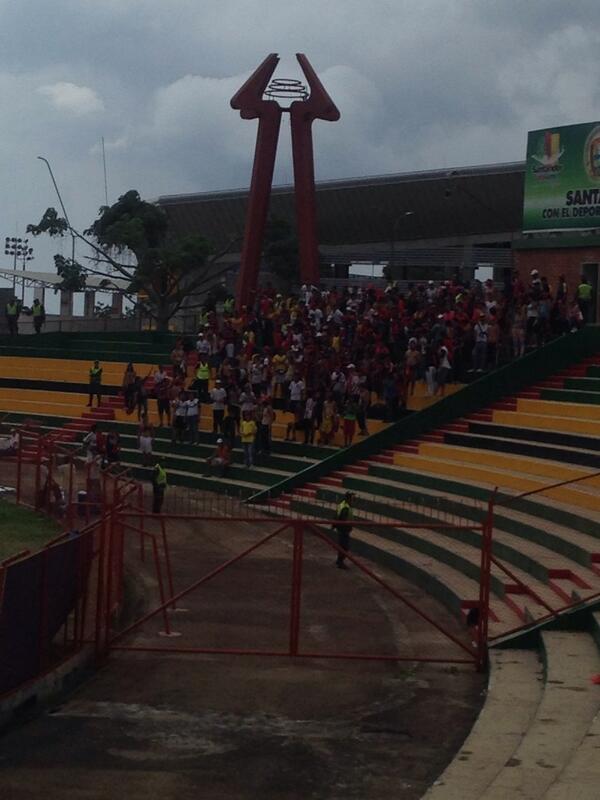 FxLxSur_OFICIAL's tweet photo. Son amargos son 50 @labandadelindio http://t.co/l3X78zaKLi