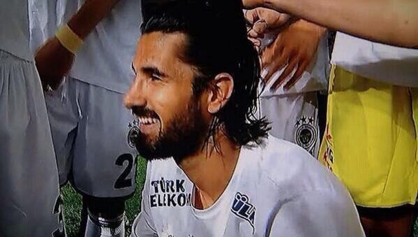 البير يفي بوعده بقص شعرة إذا حقق الفنر بطولة الدوري 

نعيماً البير 
<a href="/AlperPOTUK/">Alper POTUK</a>
😂😂😂😂😂