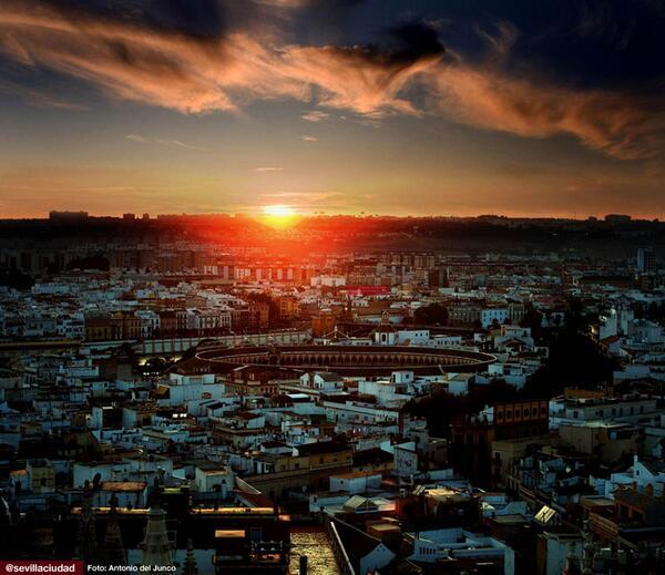 QueDiseMiarma's tweet photo. +Oye,¿Porque Presumes Tanto de Ser Sevillano?
-Por esto.... http://t.co/Zw3PVyLGxb