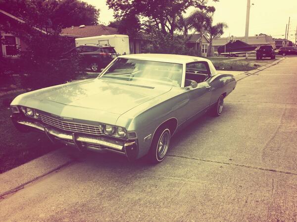 doughnxtchaserz's tweet photo. Dad's whip. He needs to fix this car an get it to tip top shape. #hydralics http://t.co/ca0UIftf01