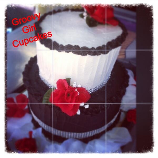 CupcakesRGroovy's tweet photo. GGC collaborated with Crystal from Design Expo for her company launch. Email me for your design consultation 😊 http://t.co/St7WtoYYYD
