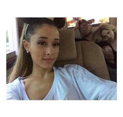 arigrandexx93's tweet image. @ArianaGrande @LizGillies @isaacboots #ProblemOutTODAY #arianagrande #arianator #RT