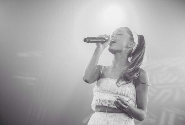 arianaisourgod2's tweet image. Soo Proud Of My Queen #ProblemOutTonight #ProblemAtMidnight #ProblemOutTODAY