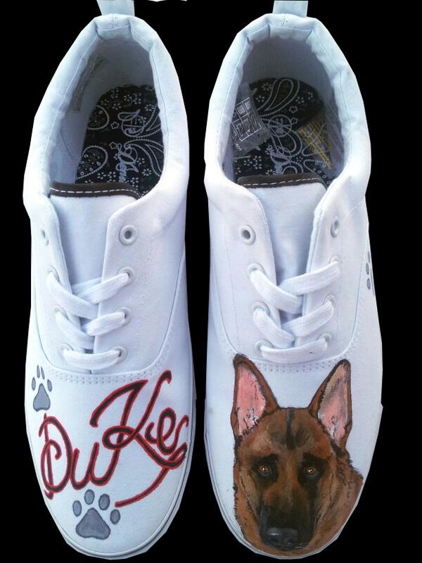 exclusivas zapatillas de Duke!pastor aleman bien guapo para <a href="/RousMorgado/">La niña!</a> todos los diseños en misszapatillaspintadas.hol.es